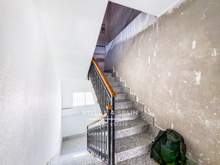 Image No.30-8 Bed Townhouse for sale