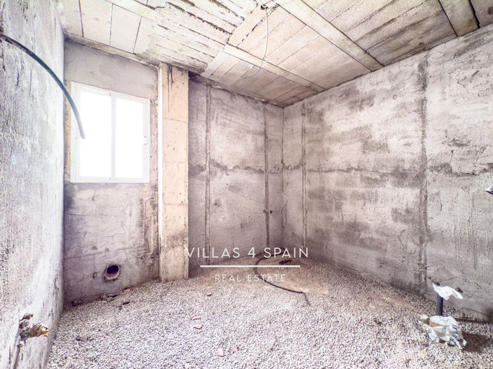 Image No.38-8 Bed Townhouse for sale