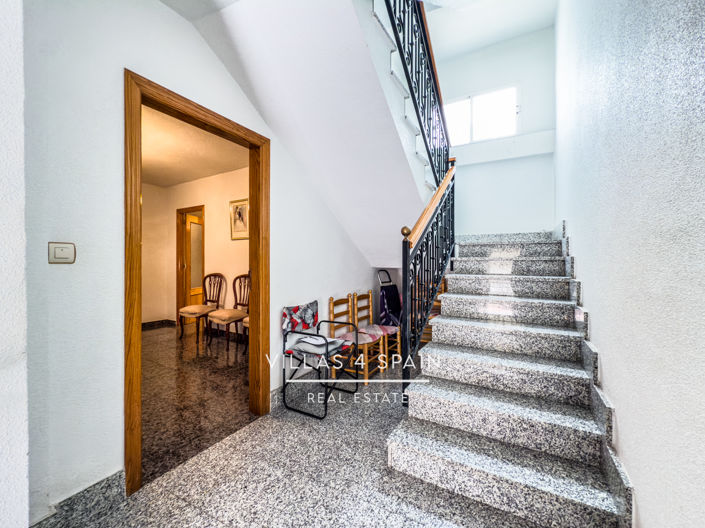 Image No.4-8 Bed Property for sale