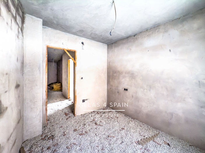 Image No.41-8 Bed Townhouse for sale