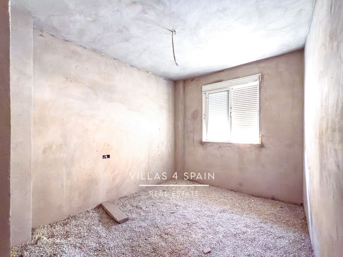 Image No.42-8 Bed Townhouse for sale