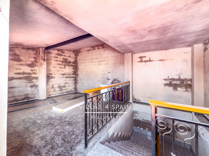 Image No.46-8 Bed Townhouse for sale