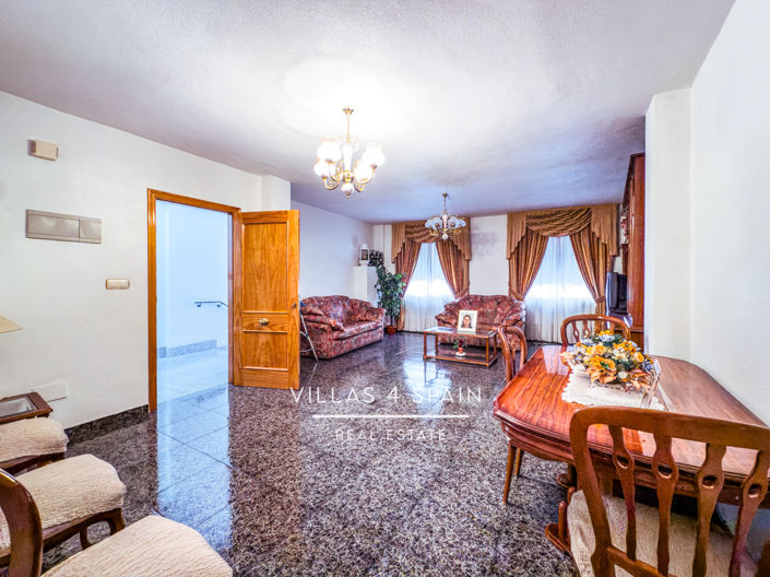 Image No.6-8 Bed Townhouse for sale