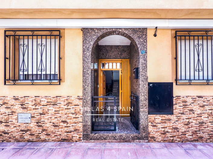 Image No.54-8 Bed Townhouse for sale