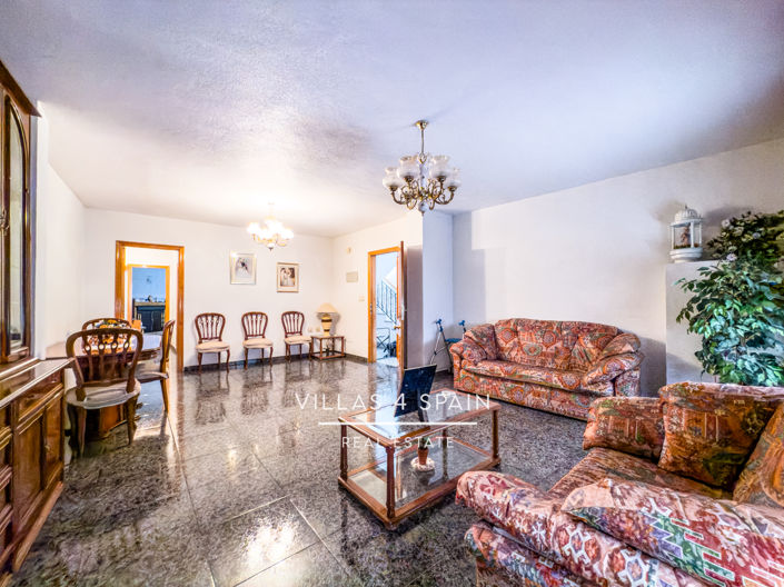 Image No.6-8 Bed Property for sale