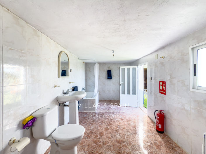 Image No.56-6 Bed Villa for sale