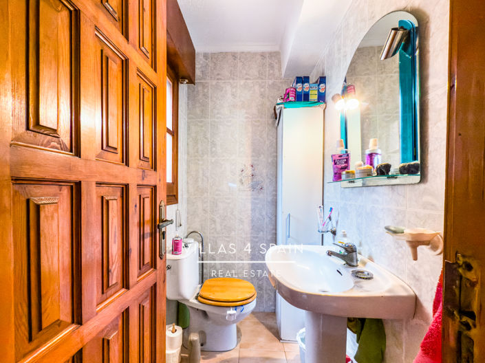 Image No.18-2 Bed Townhouse for sale