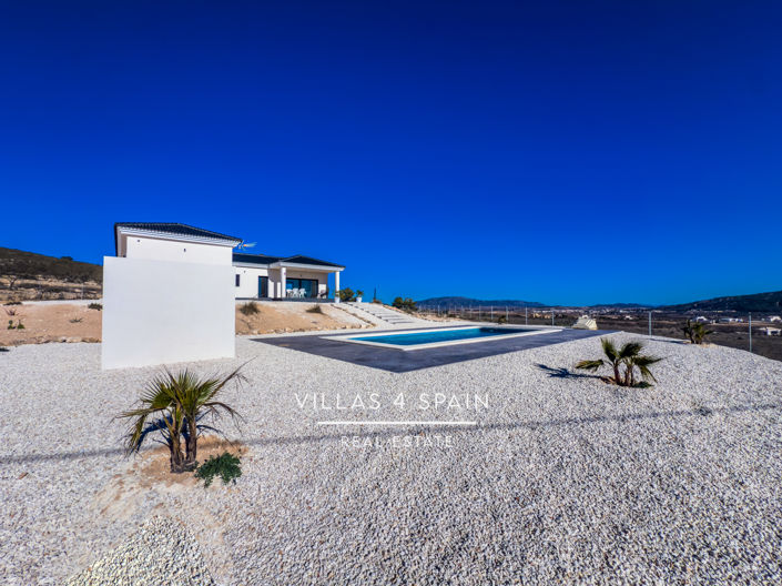 Image No.57-4 Bed Villa for sale