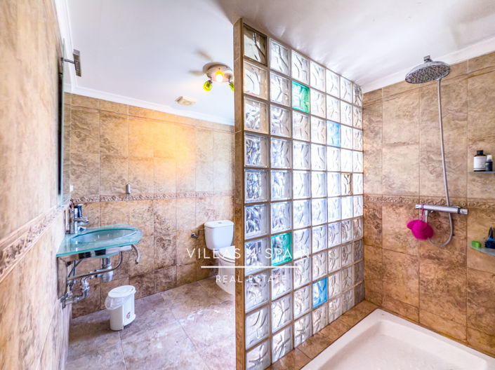 Image No.35-12 Bed Villa for sale