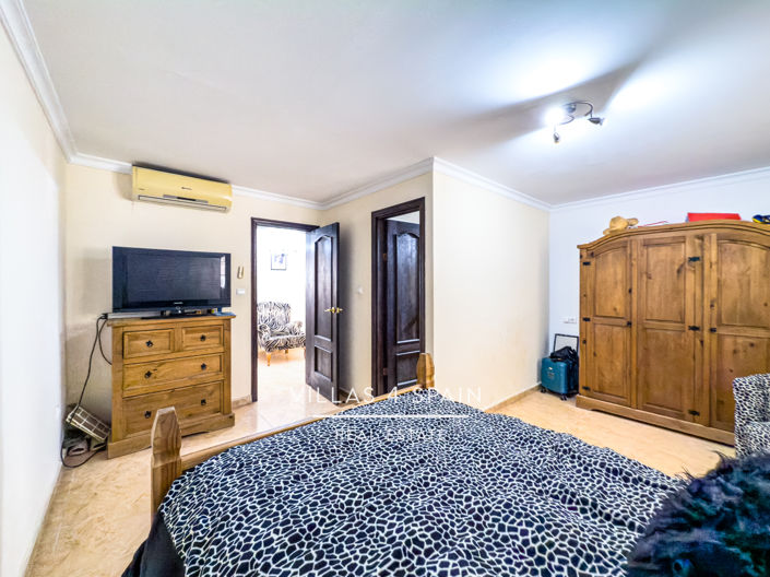 Image No.44-12 Bed Villa for sale