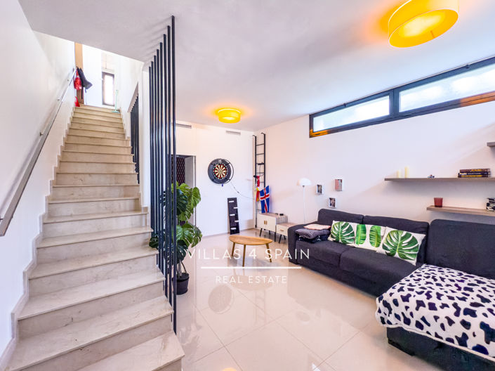 Image No.19-3 Bed Property for sale