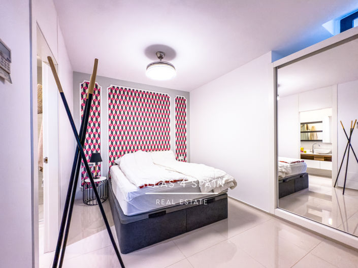 Image No.21-3 Bed Property for sale