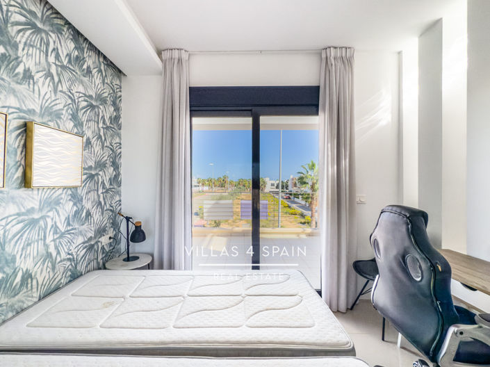 Image No.26-3 Bed Property for sale