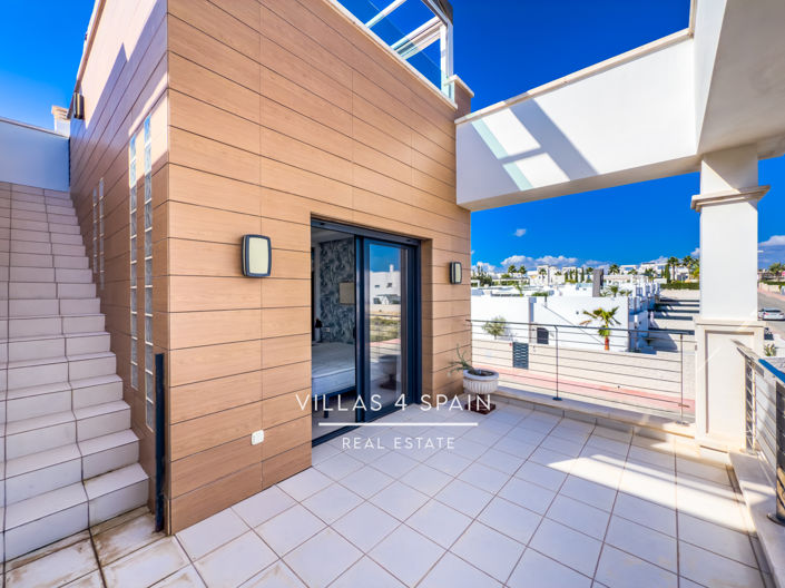 Image No.28-3 Bed Property for sale