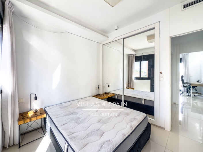 Image No.38-3 Bed Property for sale