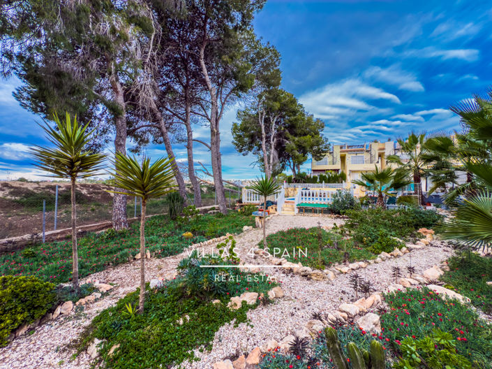 Image No.40-2 Bed Townhouse for sale