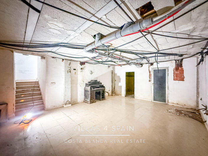 Image No.30-Commercial for sale