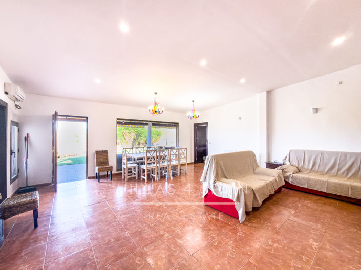 Image No.11-7 Bed Villa for sale