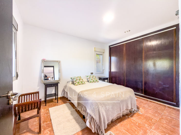 Image No.17-7 Bed Villa for sale