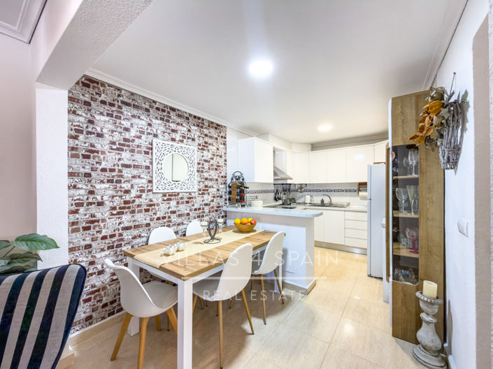 Image No.20-2 Bed Townhouse for sale