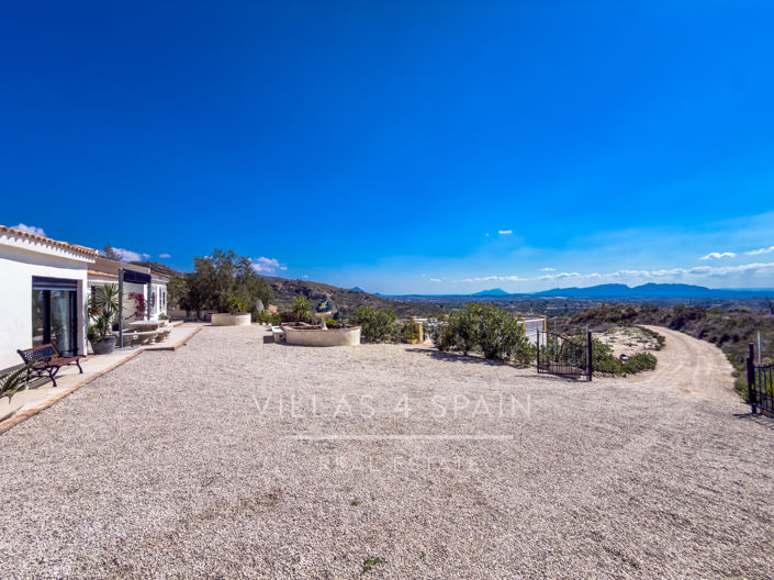 Image No.10-4 Bed Villa for sale