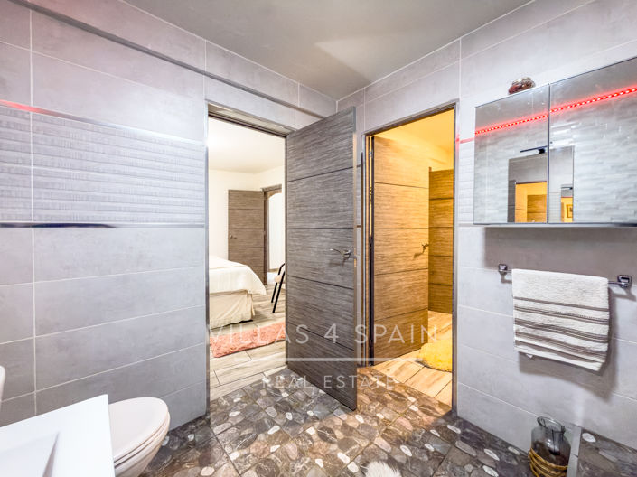 Image No.36-4 Bed Villa for sale