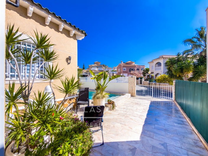 Image No.8-3 Bed Villa for sale