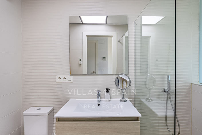 Image No.27-3 Bed Villa for sale