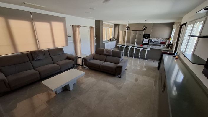 Image No.28-3 Bed Property for sale
