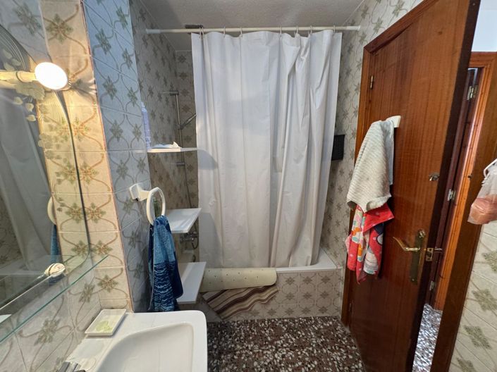 Image No.27-3 Bed Property for sale
