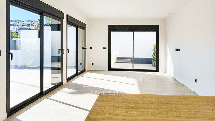 Image No.12-5 Bed Villa for sale