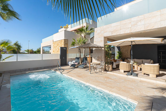 Image No.3-4 Bed Villa for sale
