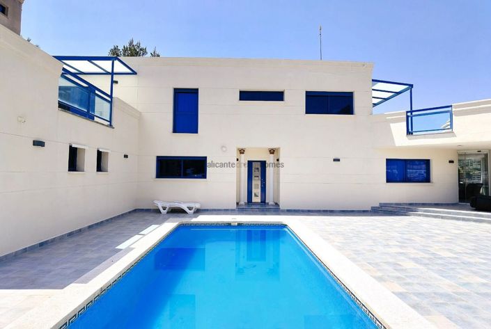 Image No.2-5 Bed Villa for sale