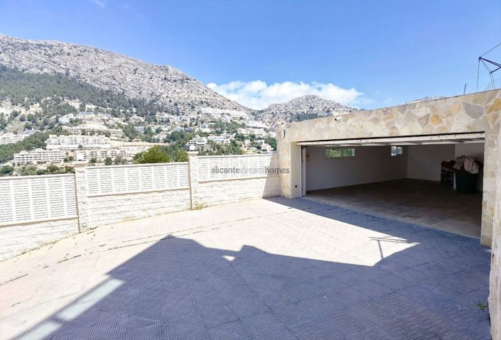 Image No.9-5 Bed Villa for sale