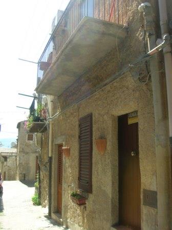 Image No.6-2 Bed Townhouse for sale