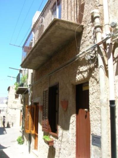 Image No.1-2 Bed Townhouse for sale