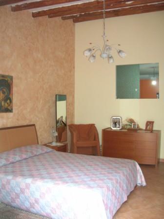 Image No.13-2 Bed Townhouse for sale