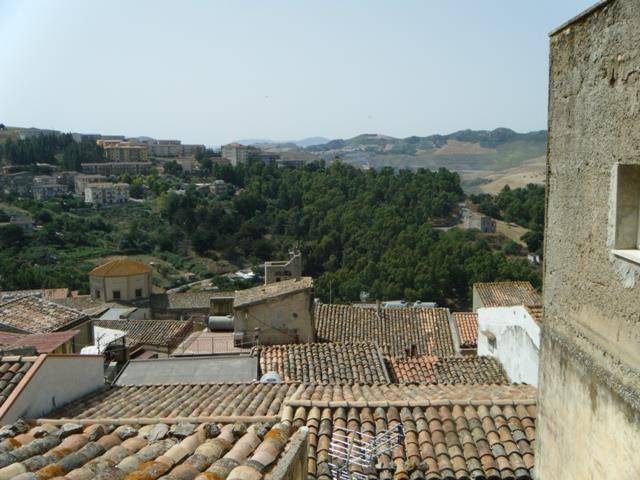 Image No.17-6 Bed Townhouse for sale