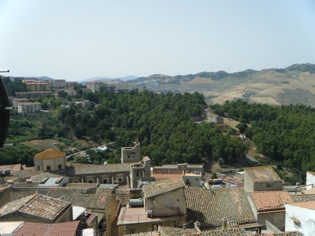 Image No.34-6 Bed Townhouse for sale