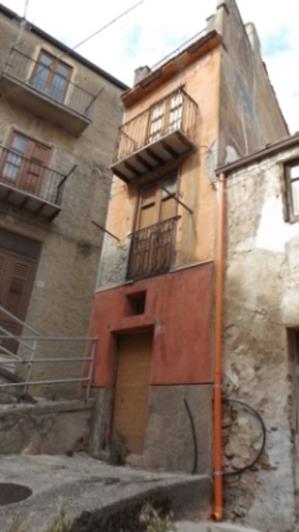 Image No.2-4 Bed Townhouse for sale