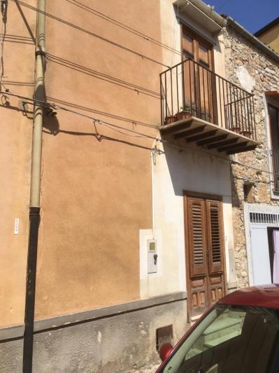 Image No.21-2 Bed Townhouse for sale