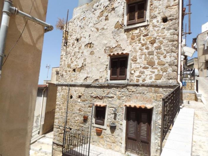 2 Bedrooms townhouse for sale in Caccamo £42384 (Ref AP3158461)