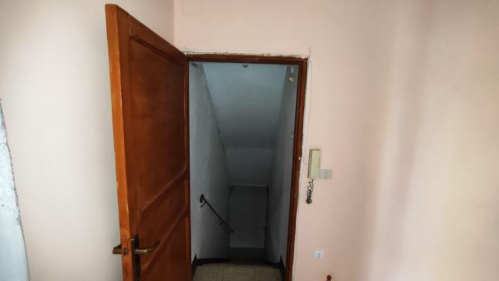 Image No.9-2 Bed Townhouse for sale