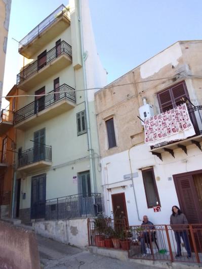Image No.1-3 Bed Townhouse for sale