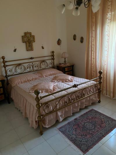 Image No.5-8 Bed Villa for sale