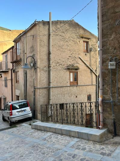 Image No.22-2 Bed House for sale