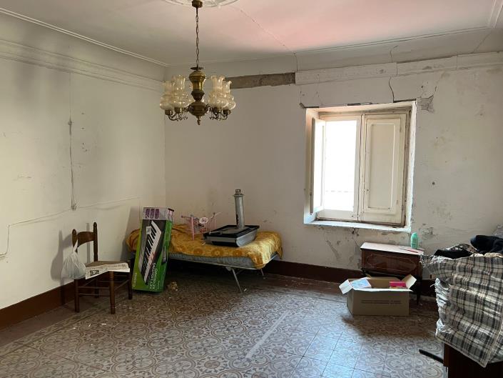 Image No.28-2 Bed House for sale