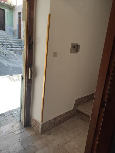 Image No.7-2 Bed House for sale