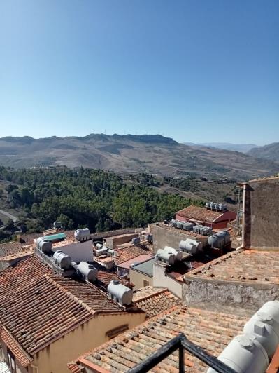 Image No.6-2 Bed House for sale