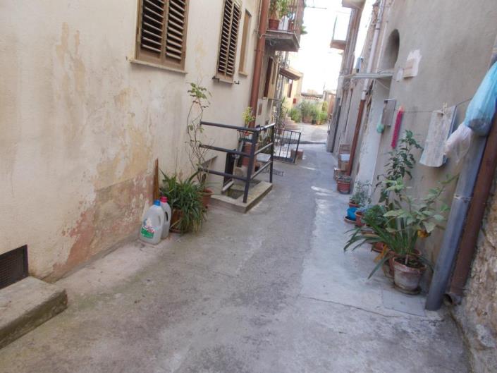 Image No.2-2 Bed House for sale